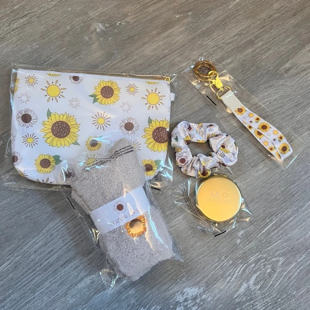 Sunflower Accessory Set - Picture 1 of 5